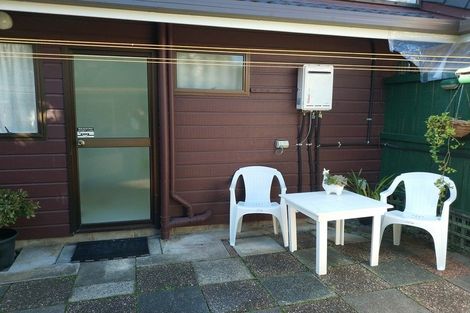 Photo of property in 2/6 Currey Crescent, Milford, Auckland, 0620