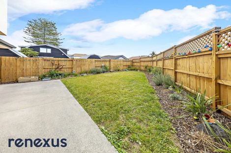 Photo of property in 8 Birchlea Rise, Goodwood Heights, Auckland, 2105