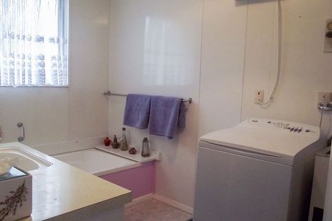 Photo of property in 1/7 Kent Street, Carterton, 5713