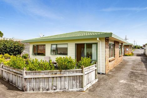 Photo of property in 2/219 Mangorei Road, Merrilands, New Plymouth, 4312