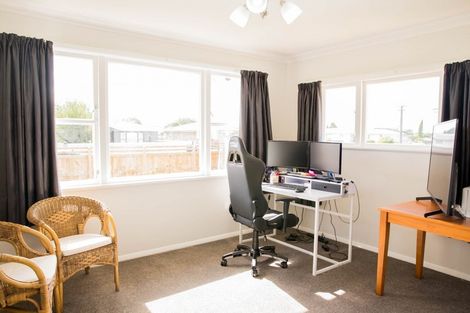 Photo of property in 10 Clyde Street, Levin, 5510