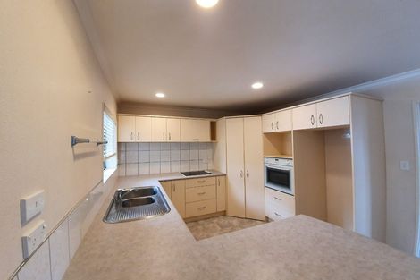 Photo of property in 16 Bella Villa Drive, Waiuku, 2123