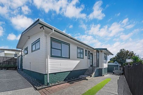Photo of property in 6 Aplin Place, Birkdale, Auckland, 0626
