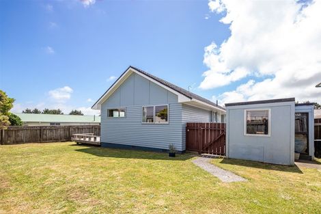 Photo of property in 3 Kingsbridge Place, Newlands, Wellington, 6037