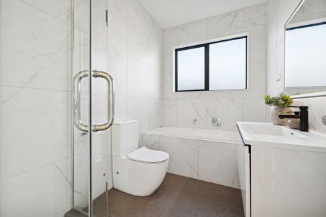 Photo of property in 5 Byron Drury Way, Riverhead, 0820