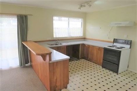 Photo of property in 2a Colchester Crescent, Newlands, Wellington, 6037