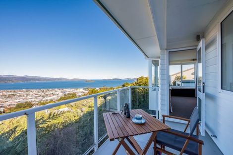 Photo of property in 7 Te Whiti Grove, Korokoro, Lower Hutt, 5012