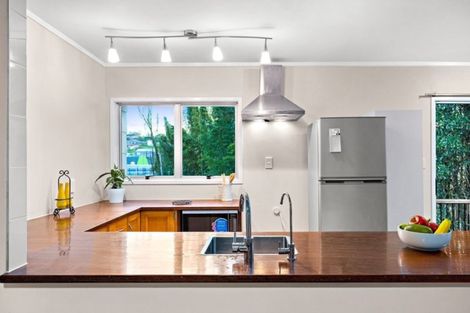 Photo of property in 4 Cedar Heights Avenue, Massey, Auckland, 0614