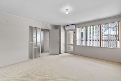 Photo of property in 1/41 Challen Close, Conifer Grove, Takanini, 2112