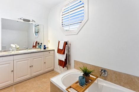 Photo of property in 5 Lavinia Grove, Waikanae Beach, Waikanae, 5036