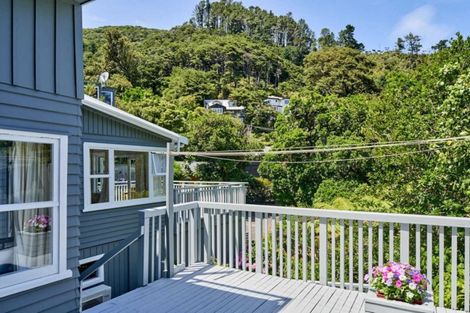 Photo of property in 37 Kotari Road, Days Bay, Lower Hutt, 5013