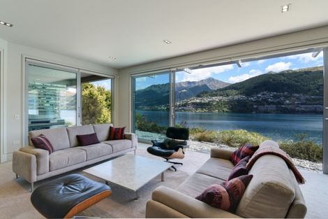 Photo of property in 11 Mincher Road, Kelvin Heights, Queenstown, 9300