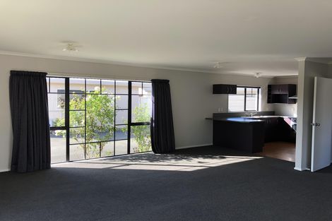 Photo of property in 8 Tiraumea Street, Palmerston North, 4410