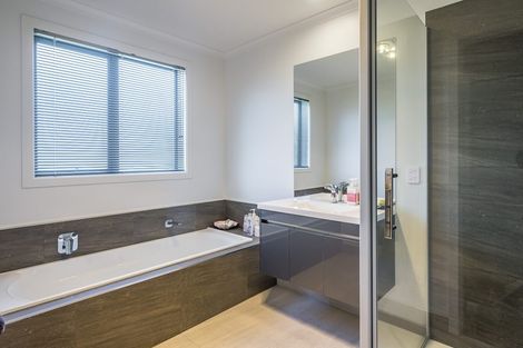 Photo of property in 2 Lamont Place, Waikanae, 5036