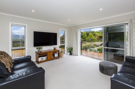 Photo of property in 1 Mckenzie Way, Timberlea, Upper Hutt, 5018