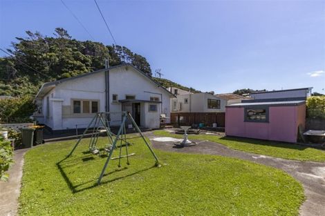 Photo of property in 41 Derwent Street, Island Bay, Wellington, 6023