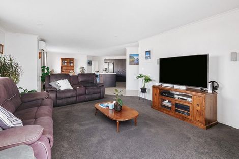 Photo of property in 1 Anglers Way, Omokoroa, 3114