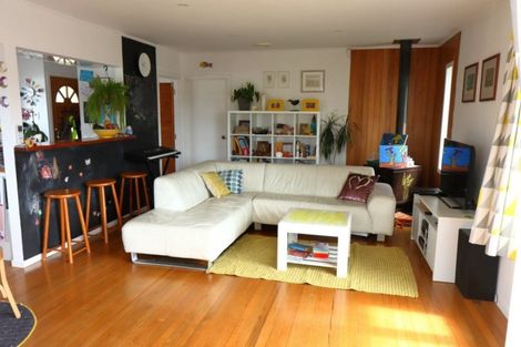 Photo of property in 8 Durham Street, Te Atatu Peninsula, Auckland, 0610