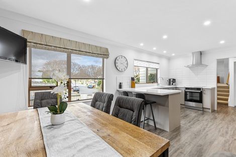 Photo of property in 32 Haast Place, Awapuni, Palmerston North, 4412