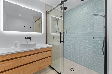 Photo of property in 37 Neptune Avenue, Beach Haven, Auckland, 0626