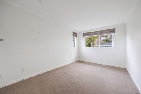 Photo of property in 2/17 Bevyn Street, Castor Bay, Auckland, 0620