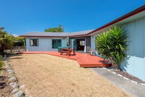 Photo of property in 7 Barrett Drive, Waikanae Beach, Waikanae, 5036