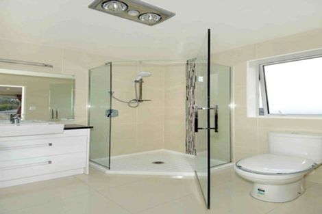 Photo of property in 39 Harrowglen Drive, Northcross, Auckland, 0632