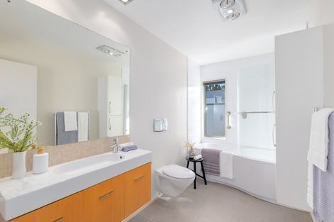 Photo of property in 17a Taylors Avenue, Bryndwr, Christchurch, 8052