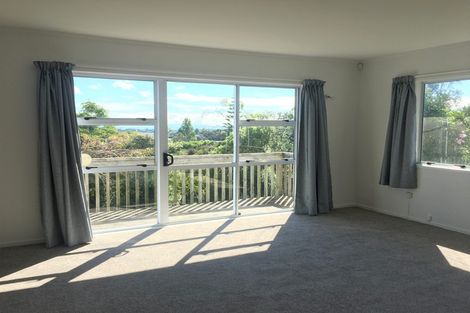 Photo of property in 303 Glenfield Road, Glenfield, Auckland, 0629