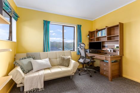 Photo of property in 21 Landsdowne Terrace, Karori, Wellington, 6012