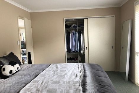 Photo of property in 22 Zefiro Drive, Massey, Auckland, 0614
