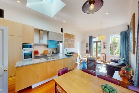 Photo of property in 23 Maarama Crescent, Aro Valley, Wellington, 6021