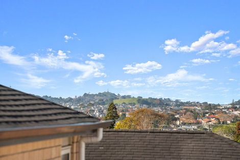 Photo of property in 103 Golf Road, New Lynn, Auckland, 0600