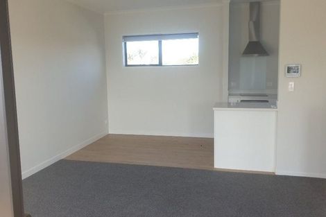 Photo of property in 7/5 Peachgrove Road, Te Atatu Peninsula, Auckland, 0610
