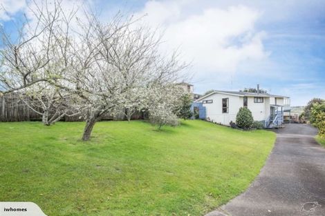 Photo of property in 18 John Dee Crescent, Red Beach, 0932