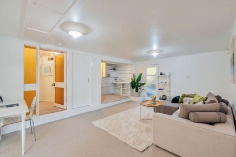 Photo of property in 66 Bond Crescent, Forrest Hill, Auckland, 0620