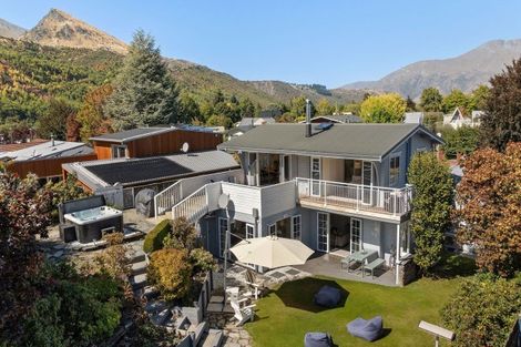 Photo of property in 13 Argyle Place, Arrowtown, 9302