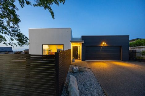 Photo of property in 14 Monaco Grove, Fitzherbert, Palmerston North, 4410