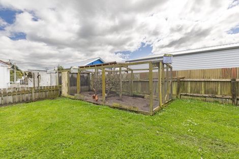 Photo of property in 17 Robert Street, Marton, 4710