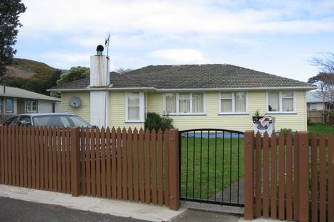 Photo of property in 25 Parenga Street, Wainuiomata, Lower Hutt, 5014