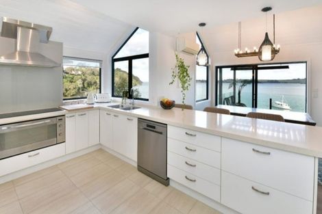 Photo of property in 254 Wade River Road, Wade Heads, Whangaparaoa, 0932