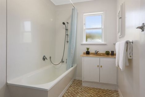 Photo of property in 35 Saint Johns Terrace, Tawa, Wellington, 5028