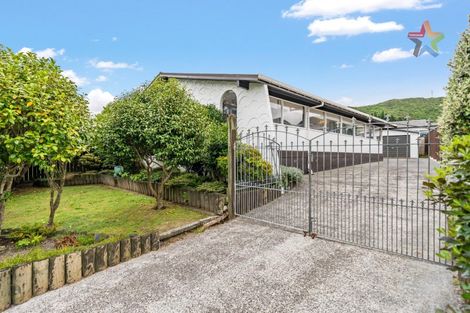 Photo of property in 325 Wellington Road, Wainuiomata, Lower Hutt, 5014