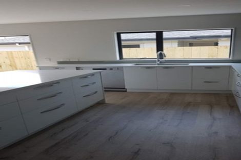 Photo of property in 115 Karepiro Drive, Stanmore Bay, Whangaparaoa, 0932