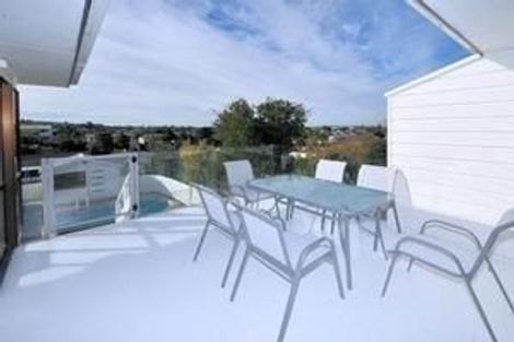 Photo of property in 9 Wilmington Place, Forrest Hill, Auckland, 0620