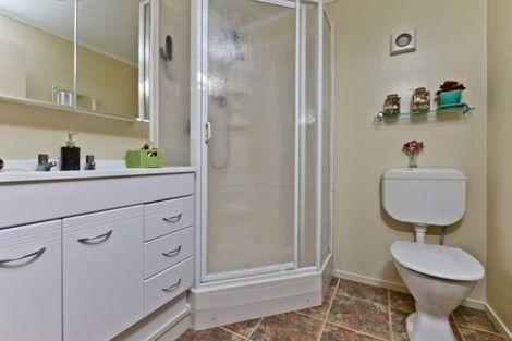 Photo of property in 65 Pupuke Road, Birkenhead, Auckland, 0627