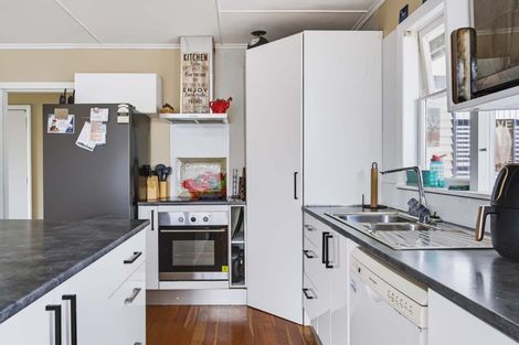 Photo of property in 8 Pacey Avenue, Hawera, 4610