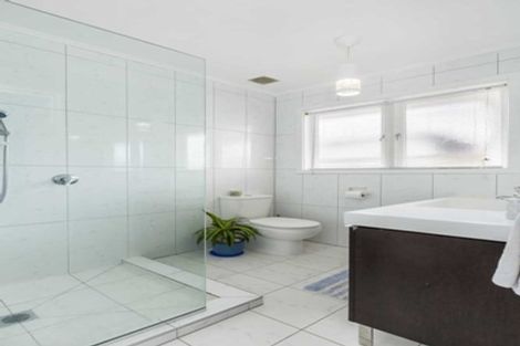 Photo of property in 73 Pupuke Road, Northcote, Auckland, 0627