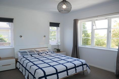 Photo of property in 1/14 Hogans Road, Glenfield, Auckland, 0629