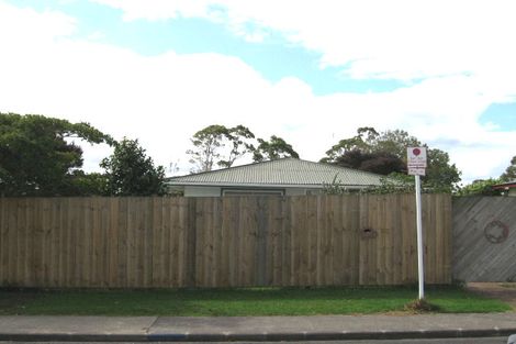 Photo of property in 30 Ozich Avenue, Te Atatu South, Auckland, 0610